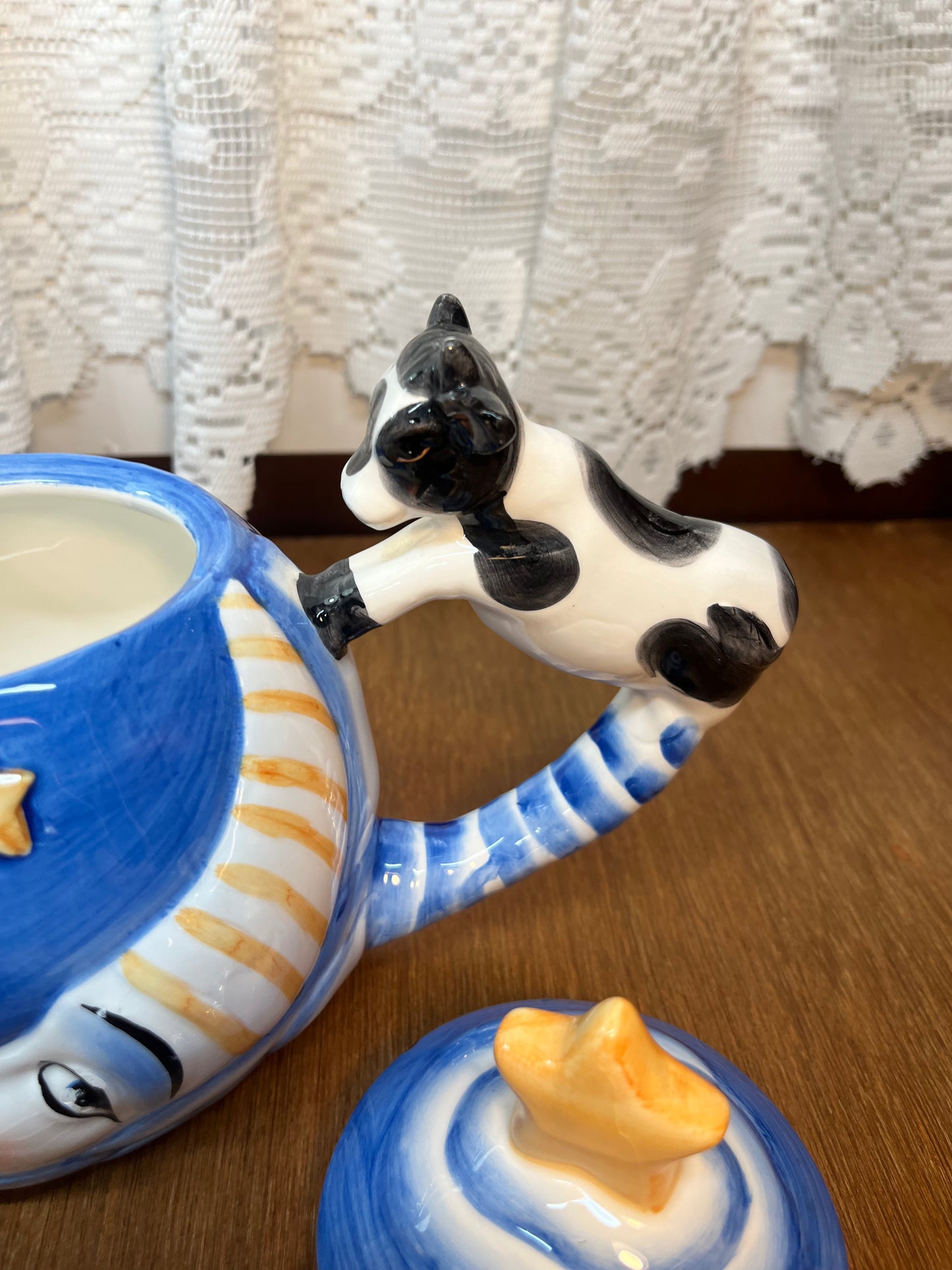 Vintage Cow Jumps Over The Moon Tea Pot And Tea Cups