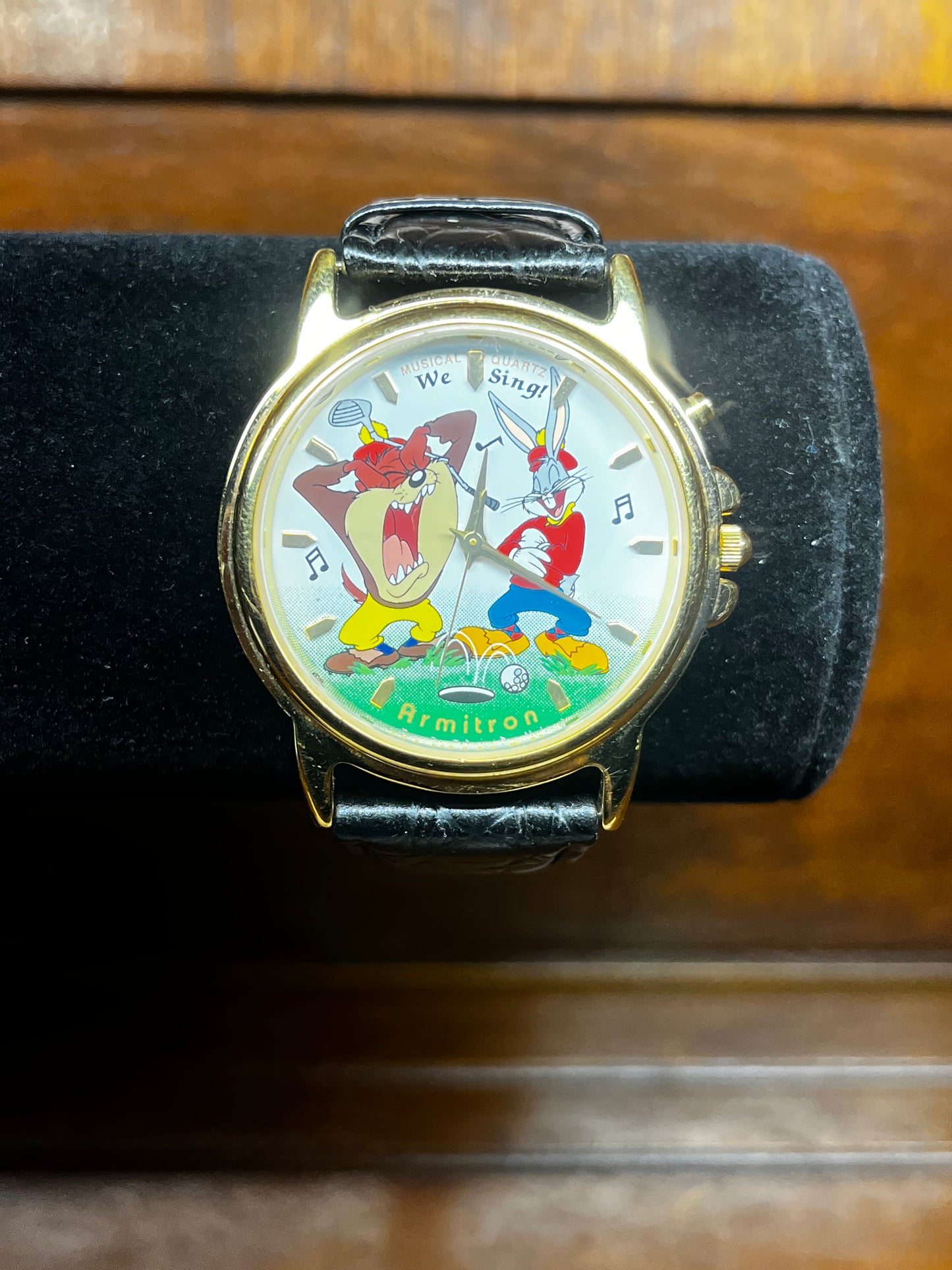 Rare Vintage Tasmanian Devil & Bugs Bunny WB 1995 Watch