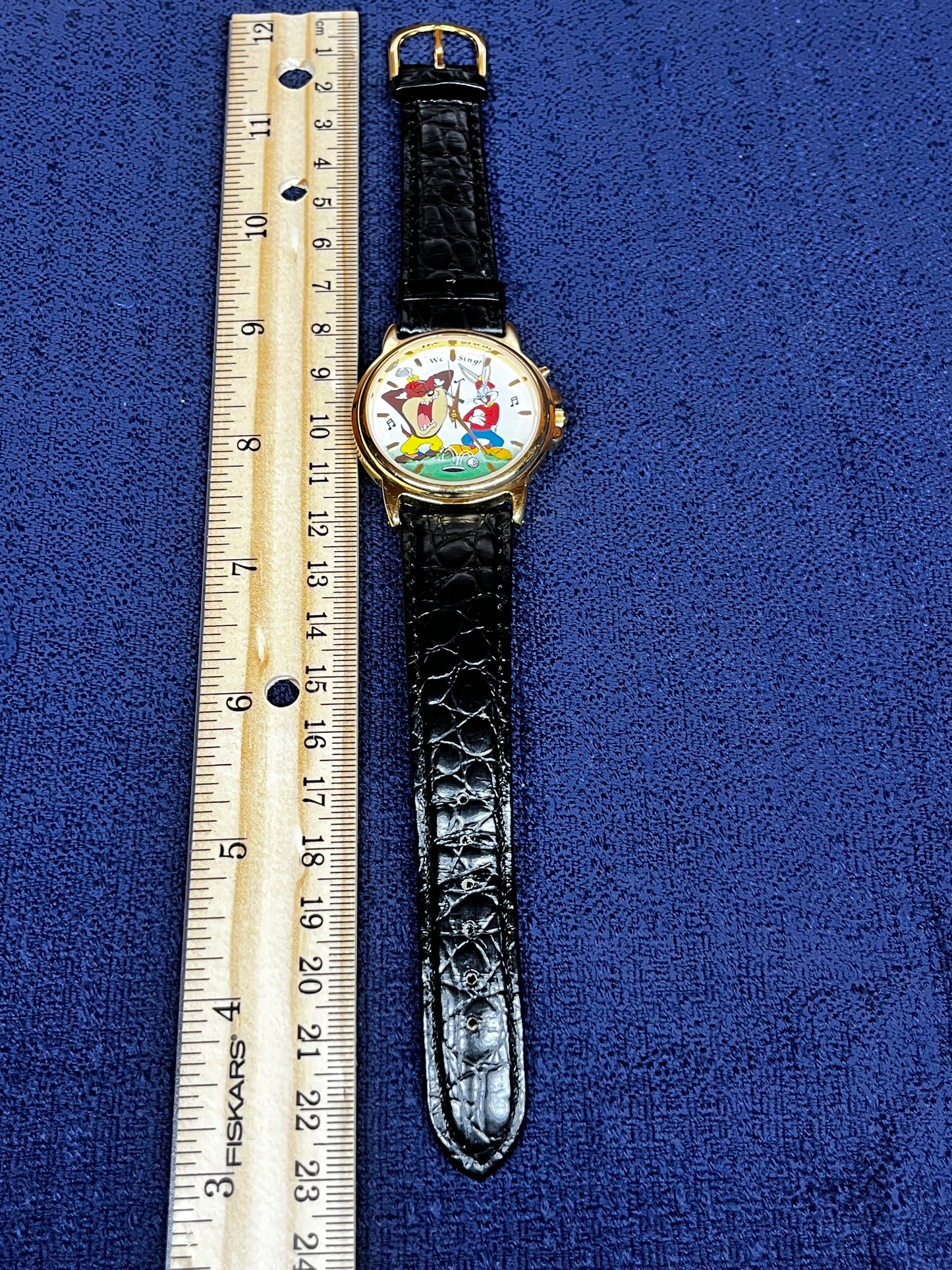 Rare Vintage Tasmanian Devil & Bugs Bunny WB 1995 Watch