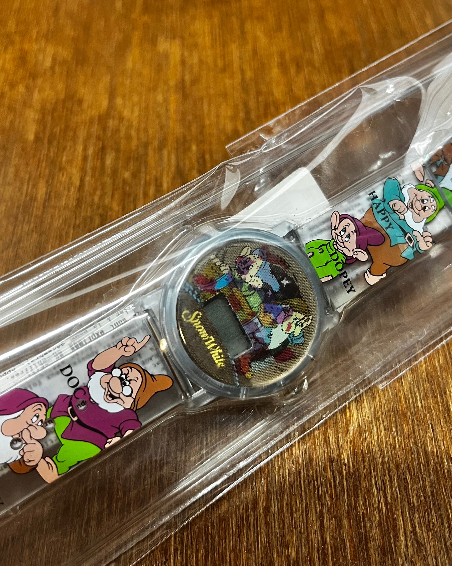 Vintage Disney Snow White and The Seven Dwarfs Holographic Watch