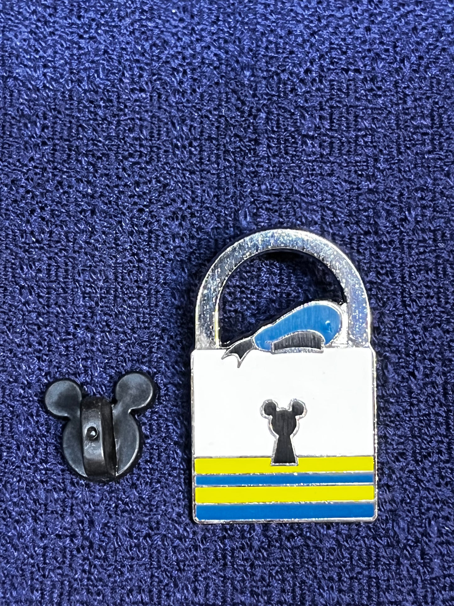 Donald Duck Disney Padlock Pin