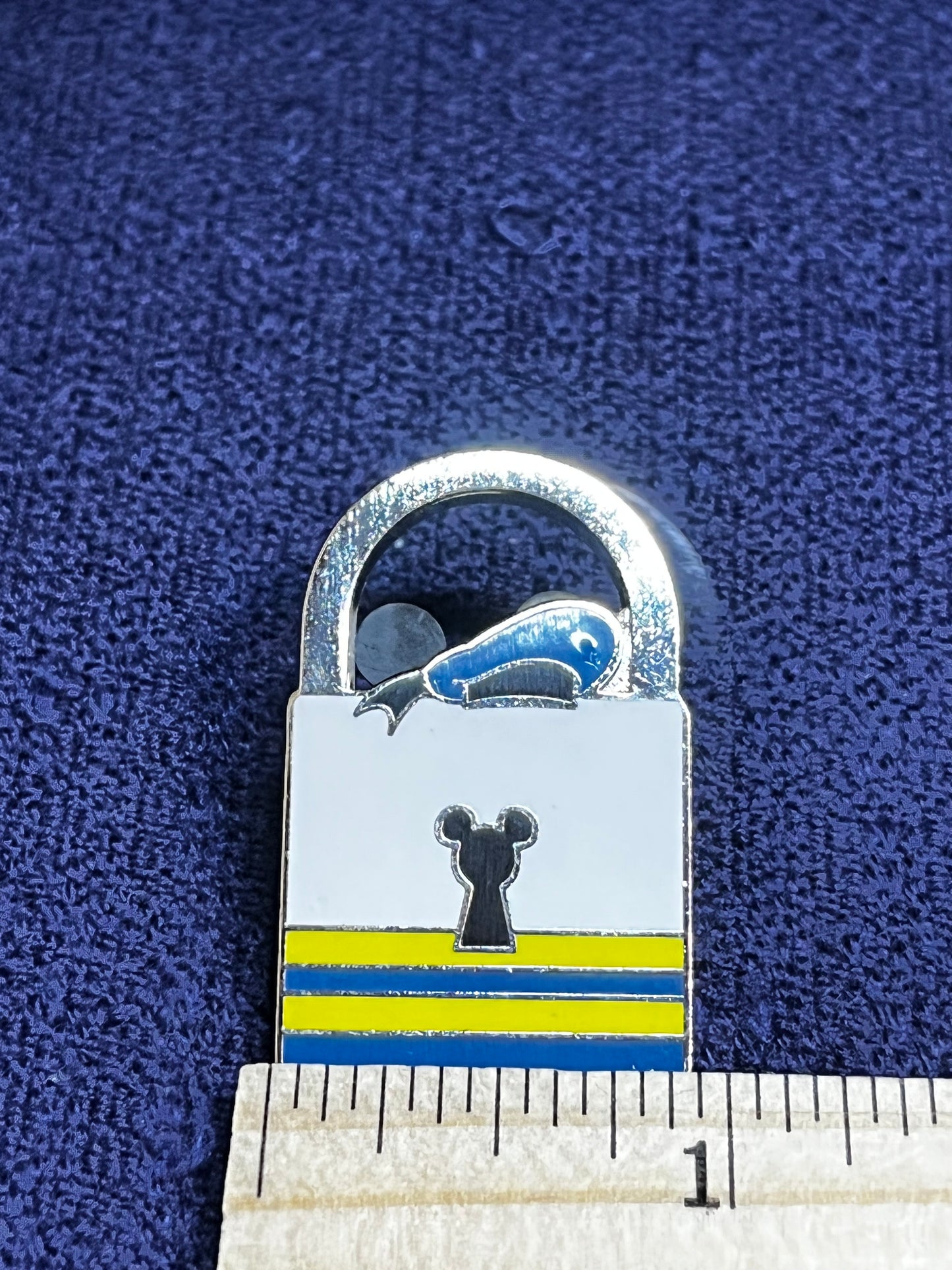Donald Duck Disney Padlock Pin