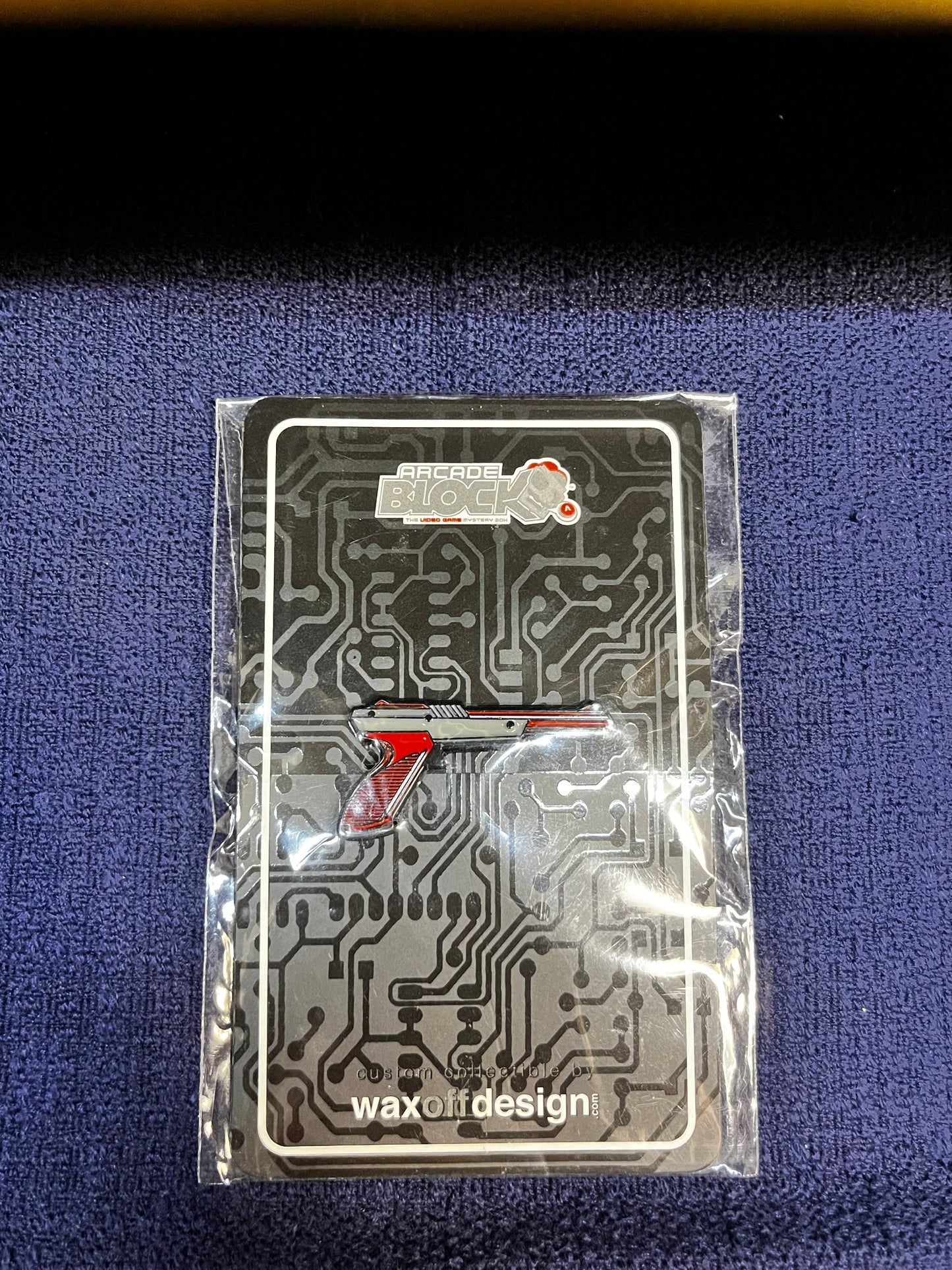 Nintendo NES Zapper Gun Enamel Collector Arcade Block waxoff Pin