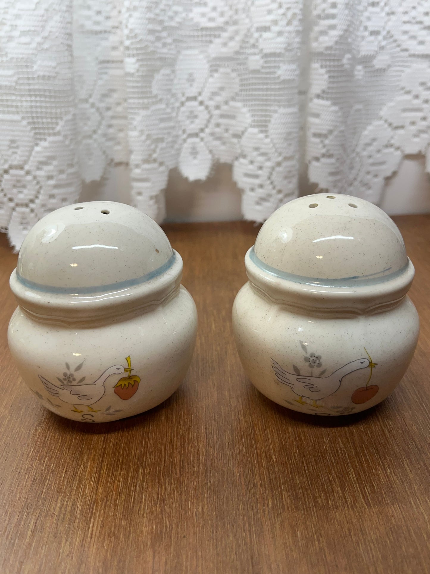 Vintage set of International Marmalade Goose/Geese Salt and Pepper Shaker