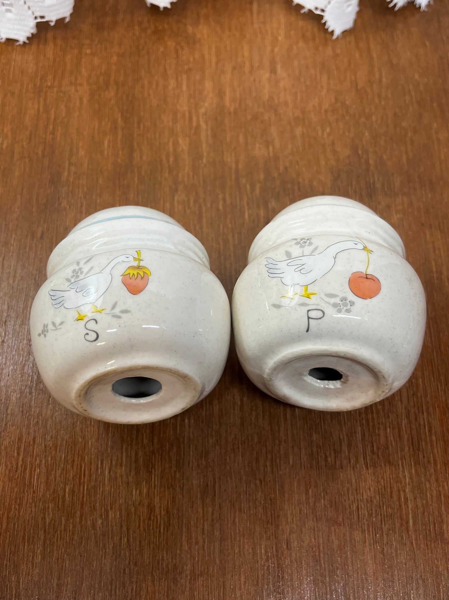 Vintage set of International Marmalade Goose/Geese Salt and Pepper Shaker
