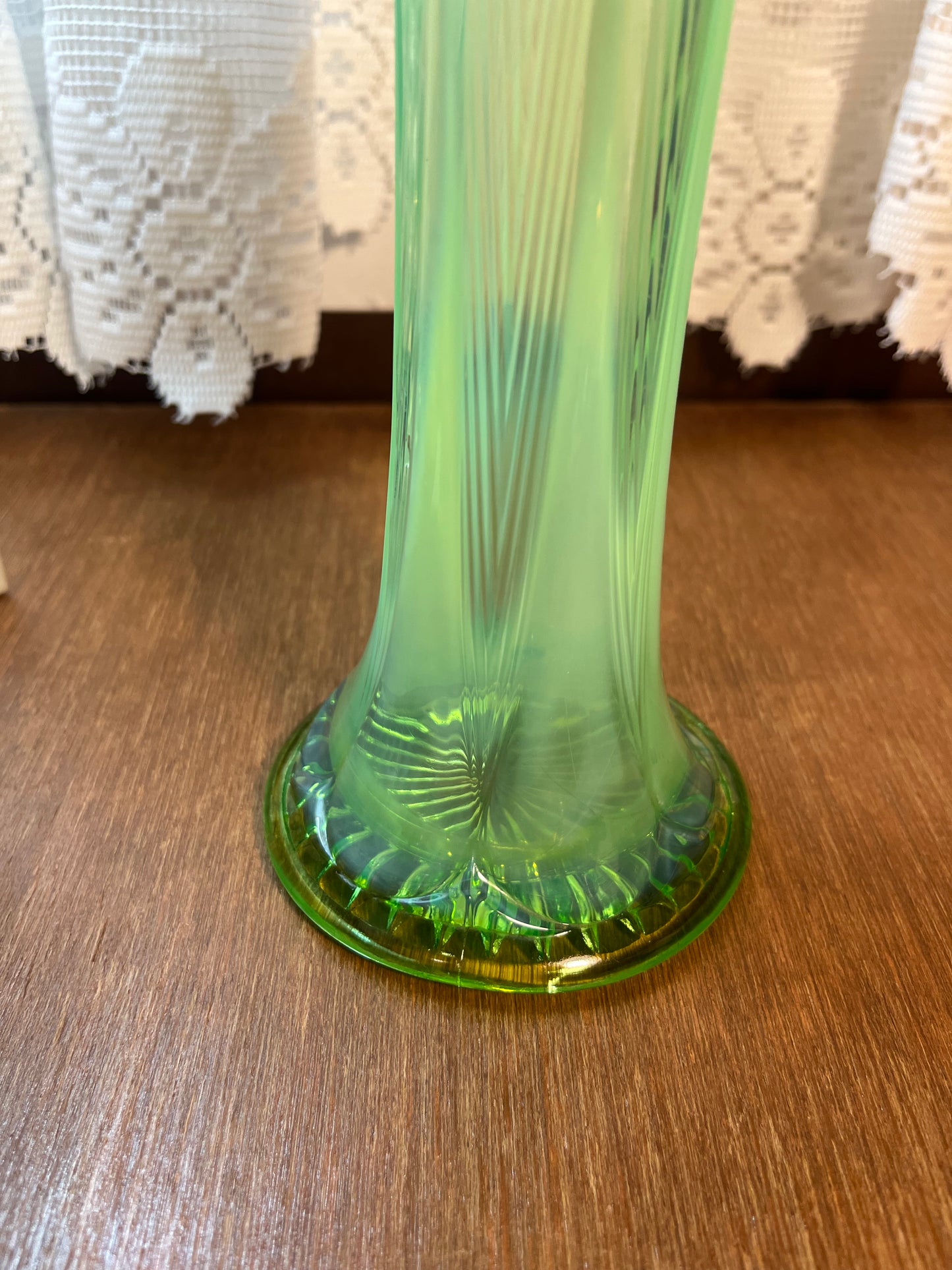 Vintage Green Heatherbloom Art Glass Opalescent Swung Vase