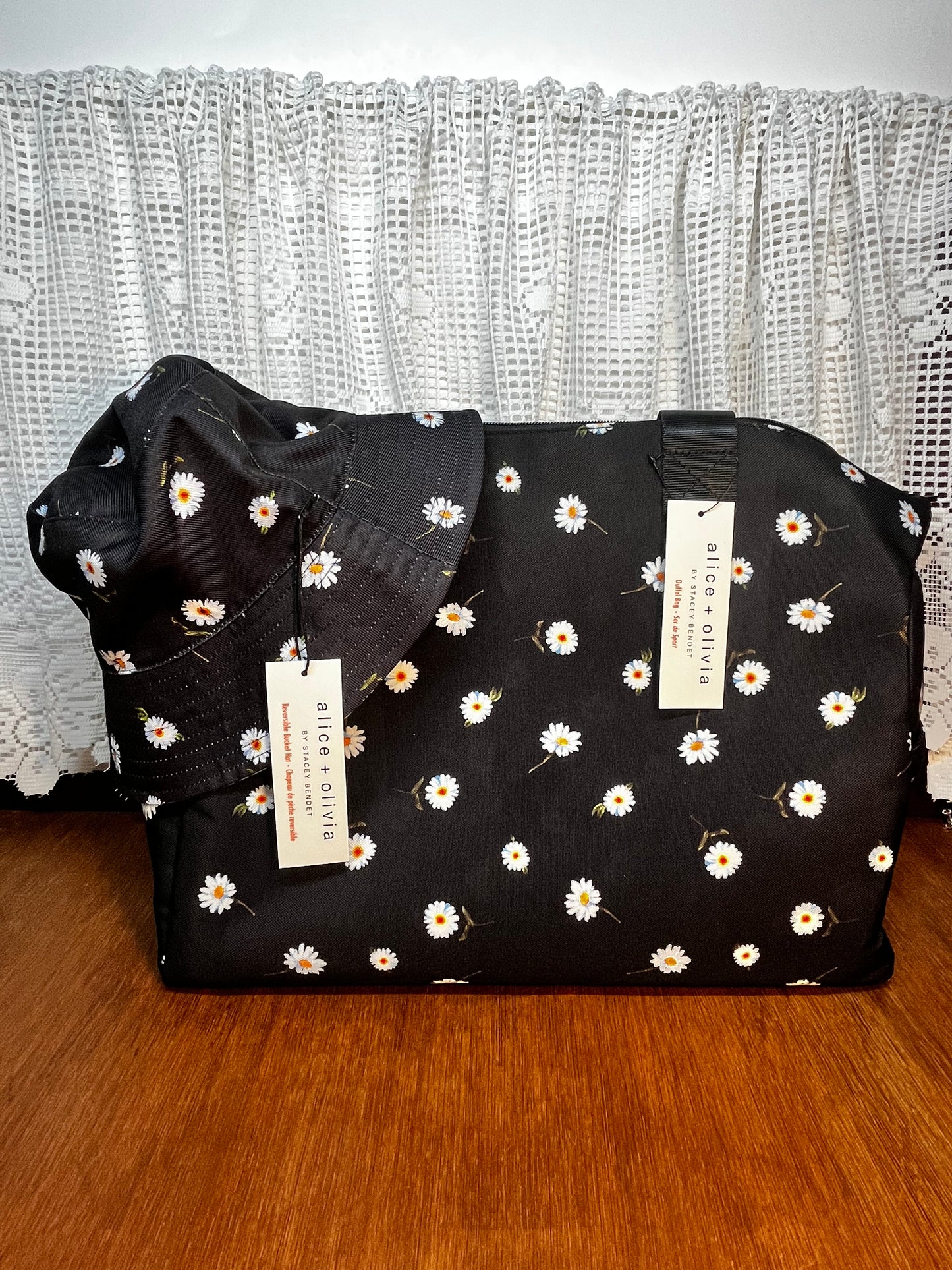 Alice and Olivia Reversible Daisy Hat And Daisy Duffle Bag With Tags