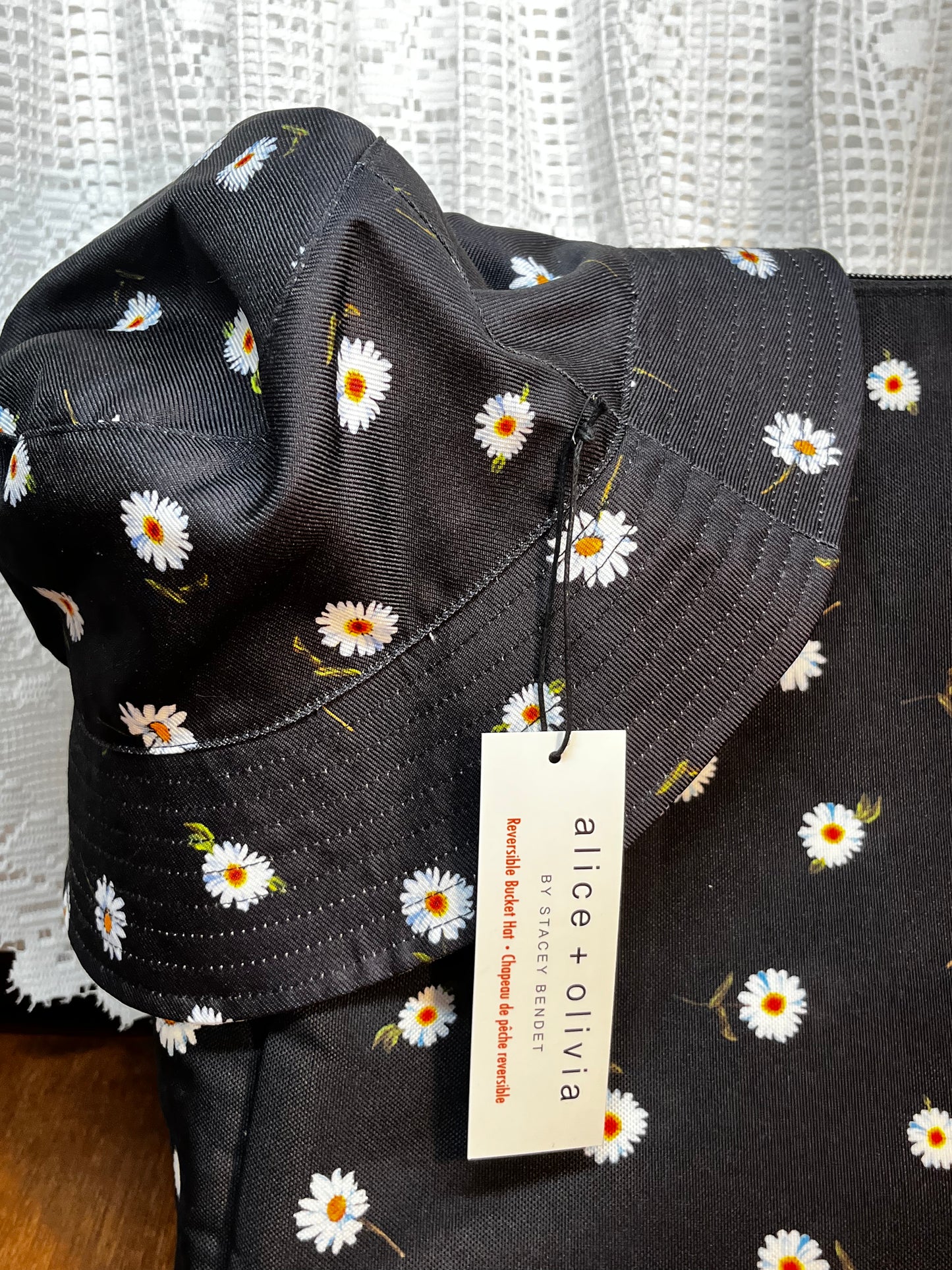 Alice and Olivia Reversible Daisy Hat And Daisy Duffle Bag With Tags