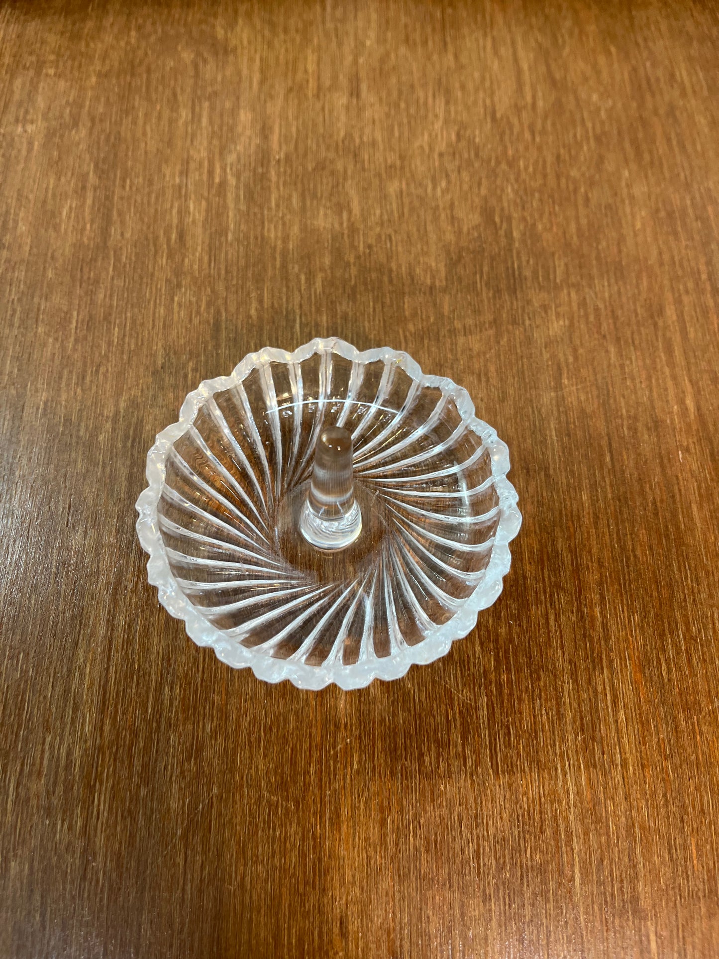 Vintage Scalloped Top Ring Holder