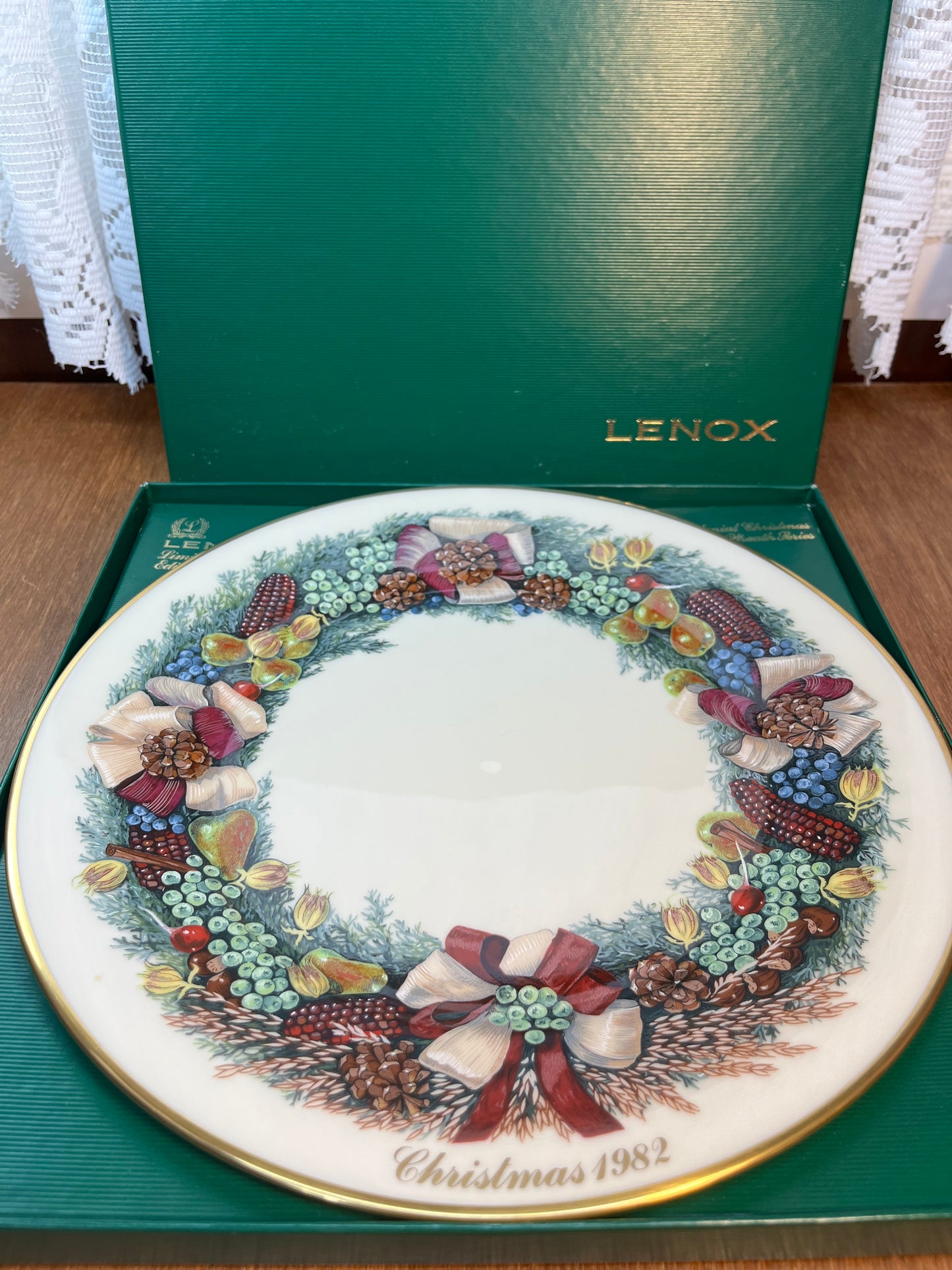 Vintage Limited Edition Collectible Lenox Colonial Christmas Wreath Series 1982 Decorative Plate