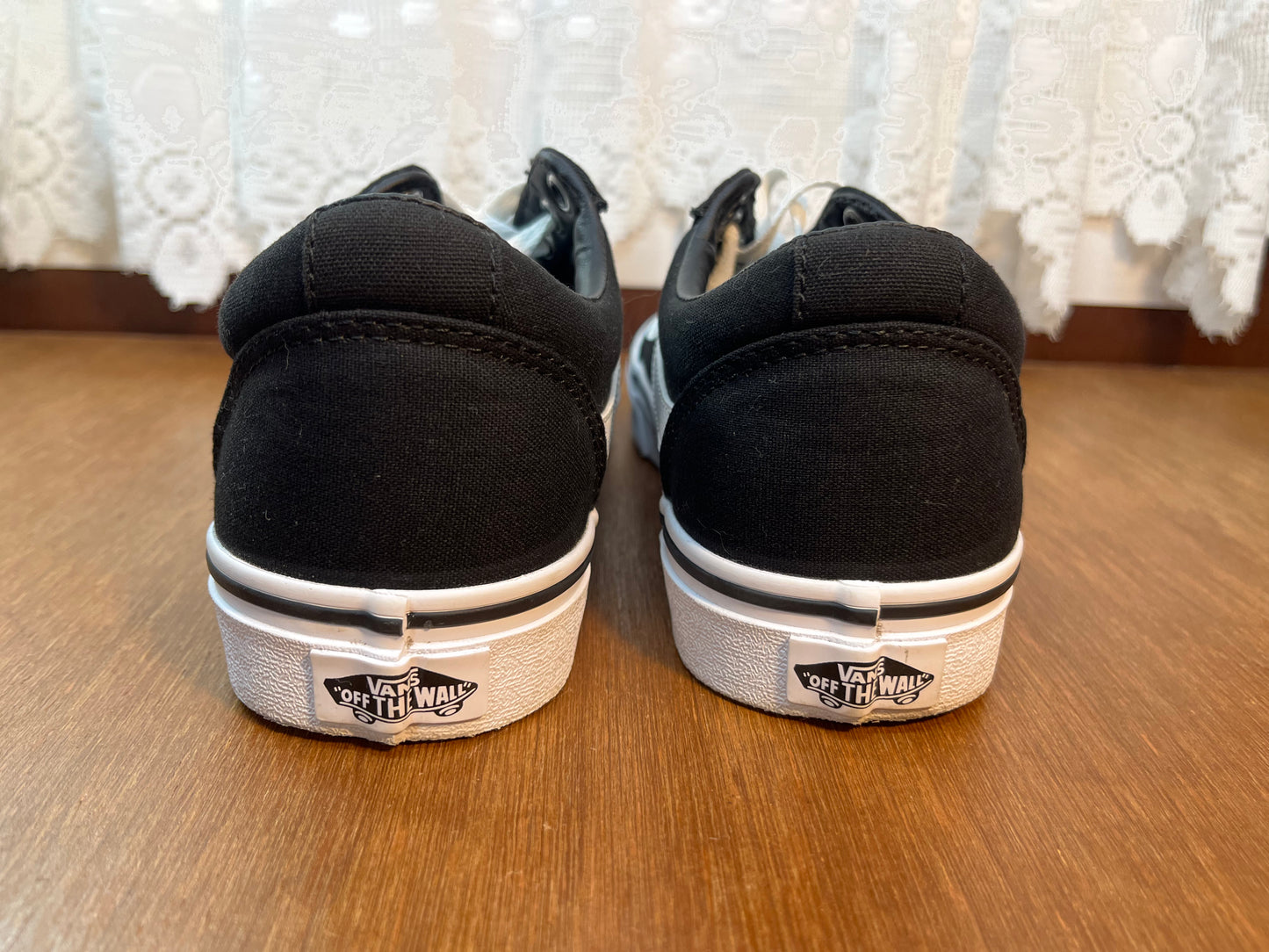 Women’s Ward Black & White Vans