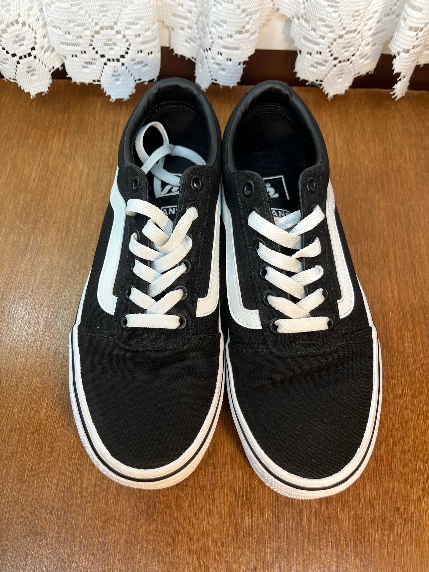 Women’s Ward Black & White Vans