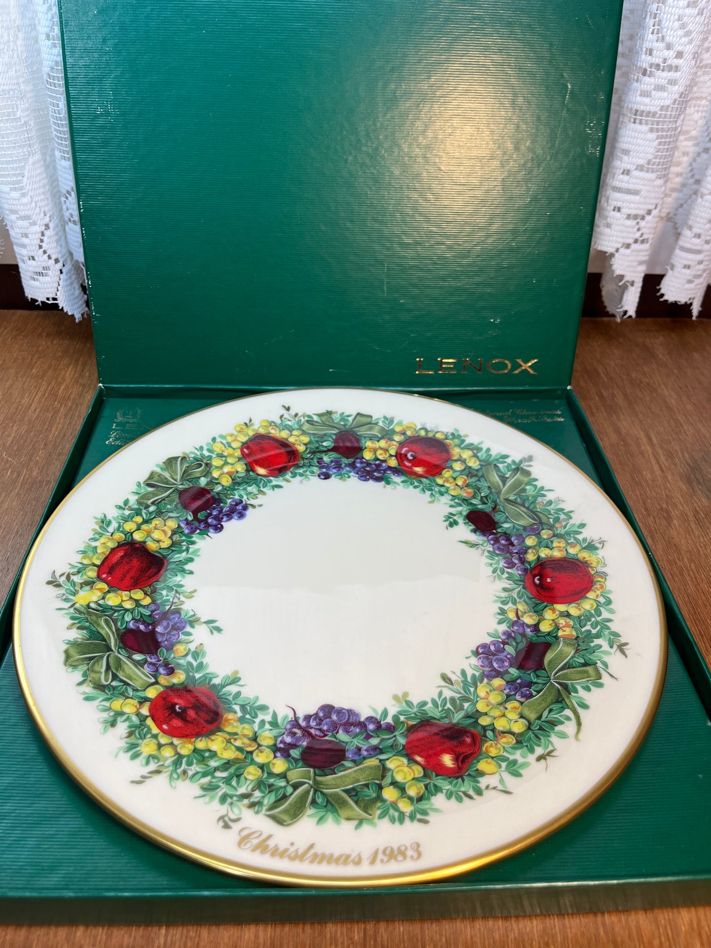 Vintage Collectible Colonial Wreath Series Lenox 1983 Decorative Plate