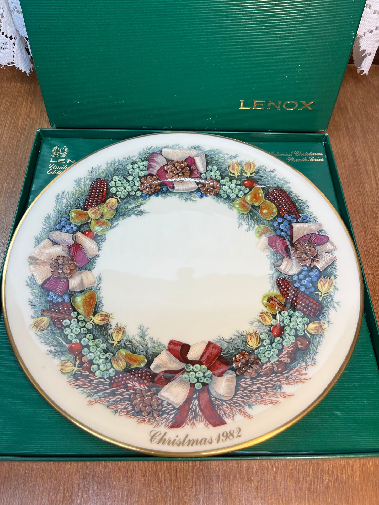 Vintage Limited Edition Collectible Lenox Colonial Christmas Wreath Series 1982 Decorative Plate