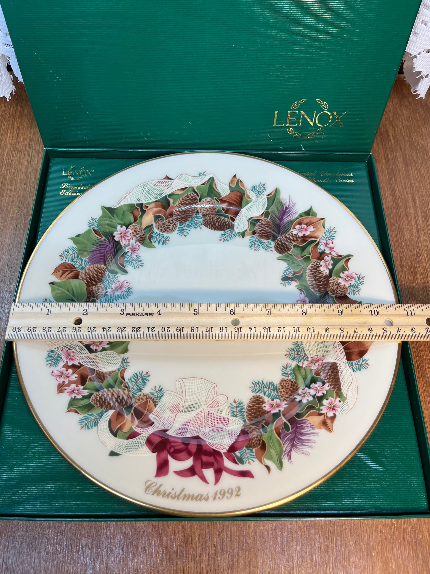 Vintage Collectible Colonial Christmas Wreath Series Lenox 1992 Decorative Plate