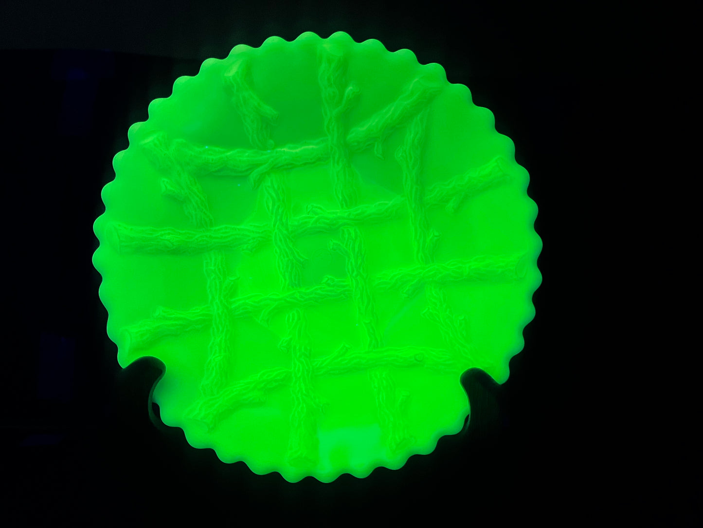 Vintage Uranium Glass Lattice Grape Vine Northwood Plate