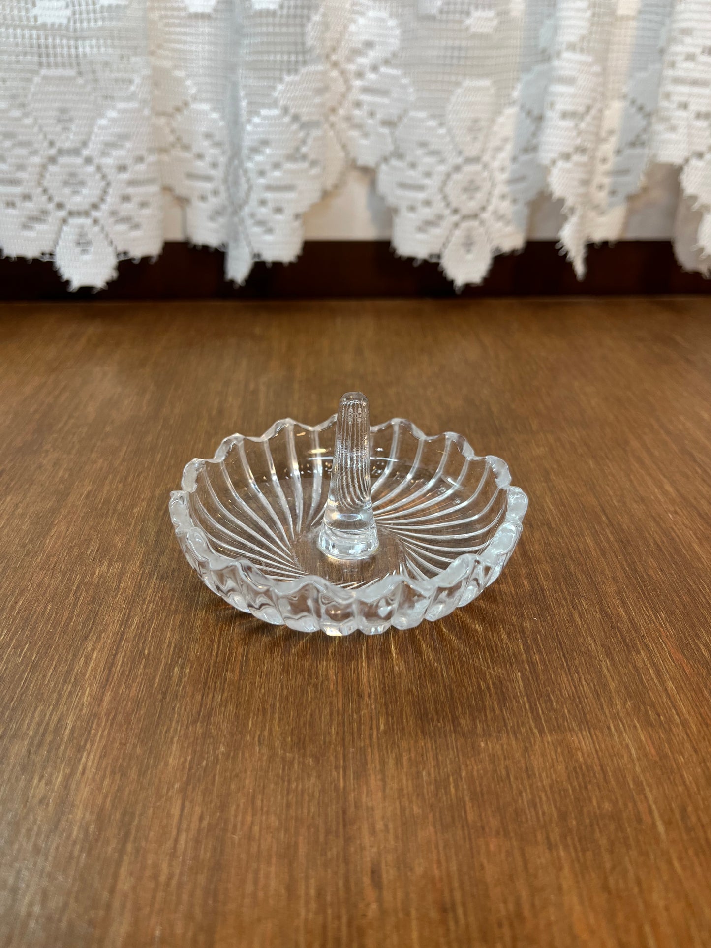 Vintage Scalloped Top Ring Holder