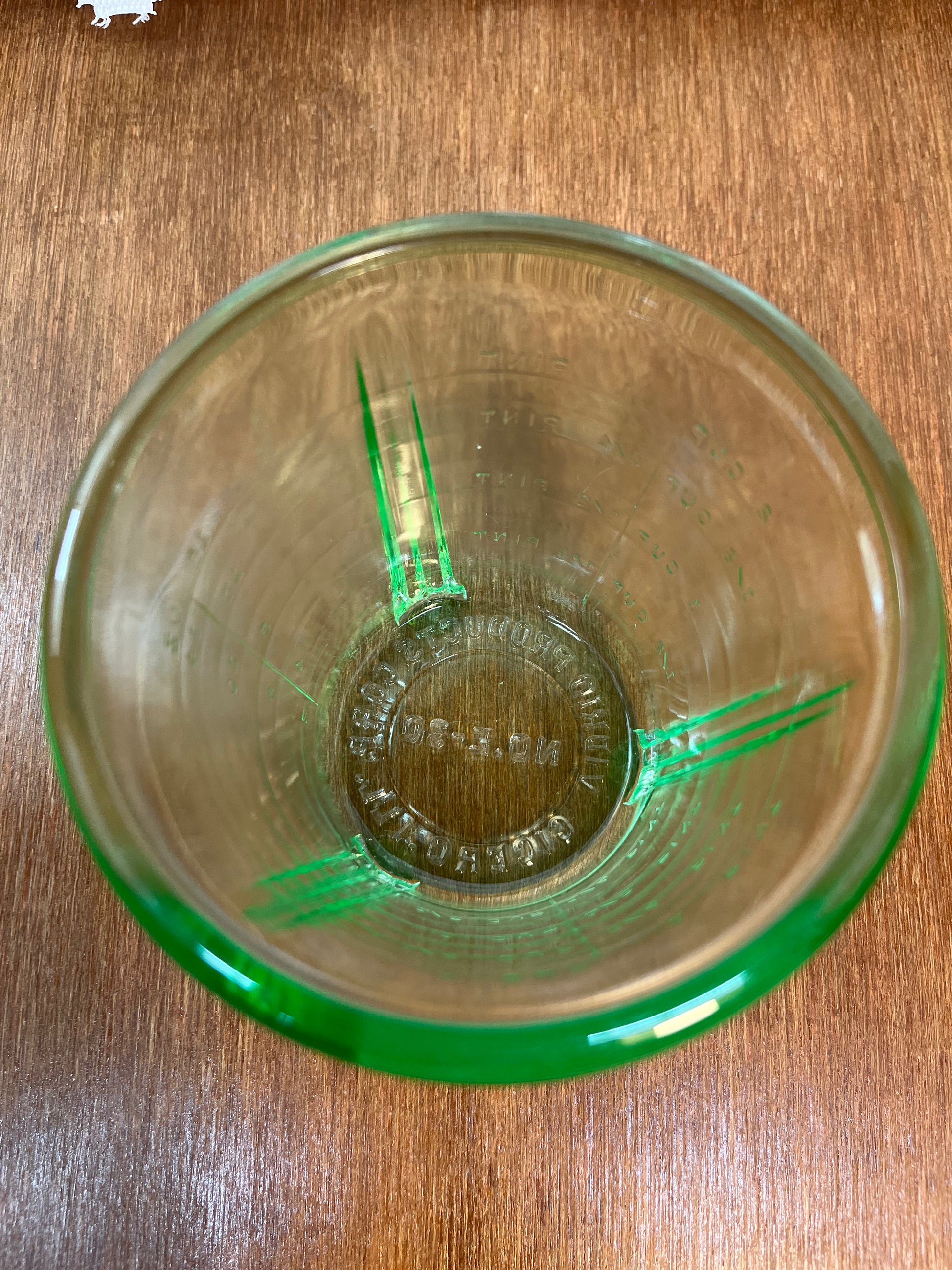 Vintage Vidrio Products Corp online Orginal Electric Mixer and Uranium Glass Measuring Two Cup Set CIRCA 1920s