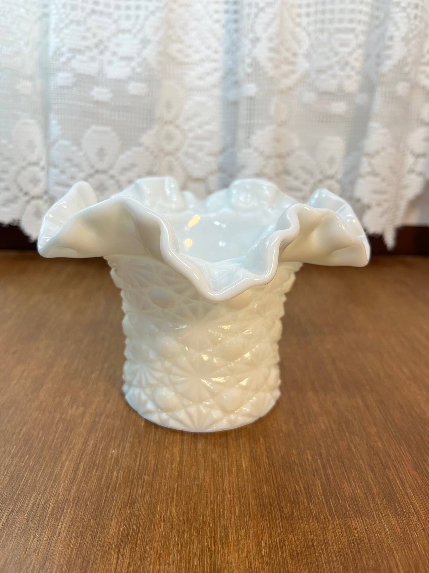 Vintage Milk Glass Ruffle Top Daisy &Button Art Glass Hat