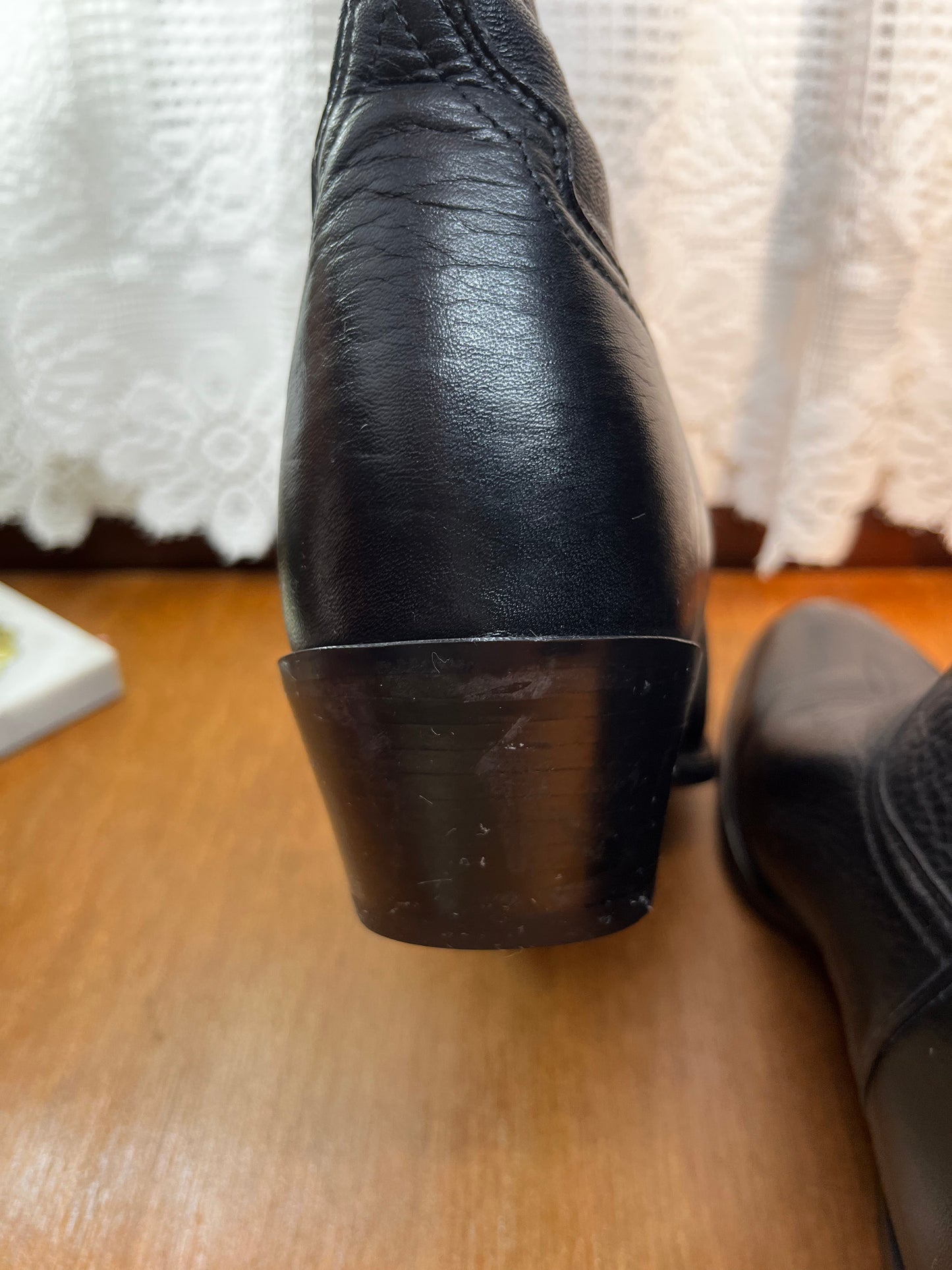 Vintage Black Ariat 9.5 B Cowboy Boots