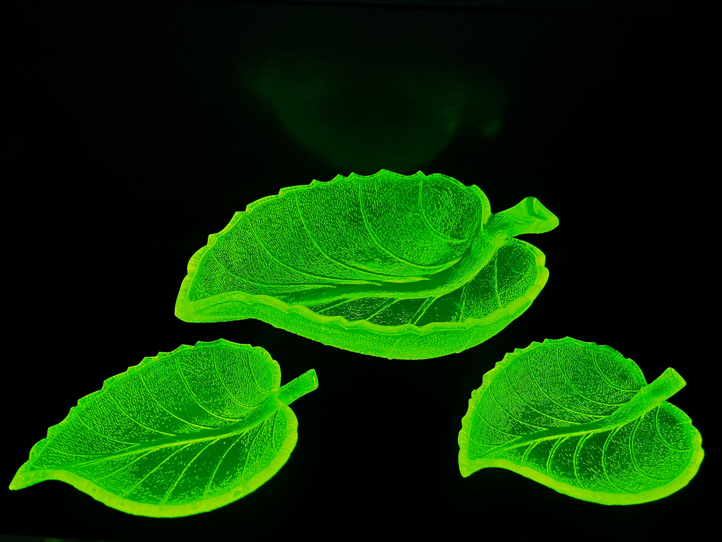 Vintage Set Of 3 Uranium Leaf Glass Dishes