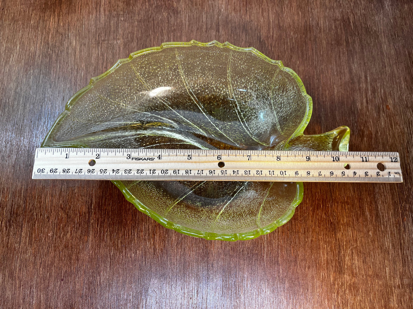 Vintage Set Of 3 Uranium Leaf Glass Dishes