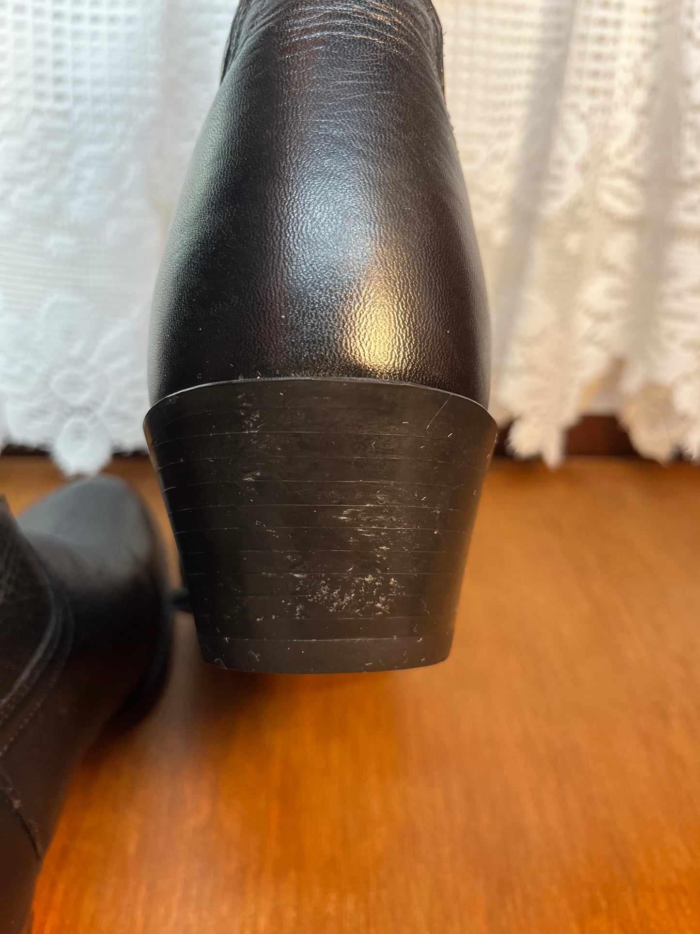 Vintage Black Ariat 9.5 B Cowboy Boots