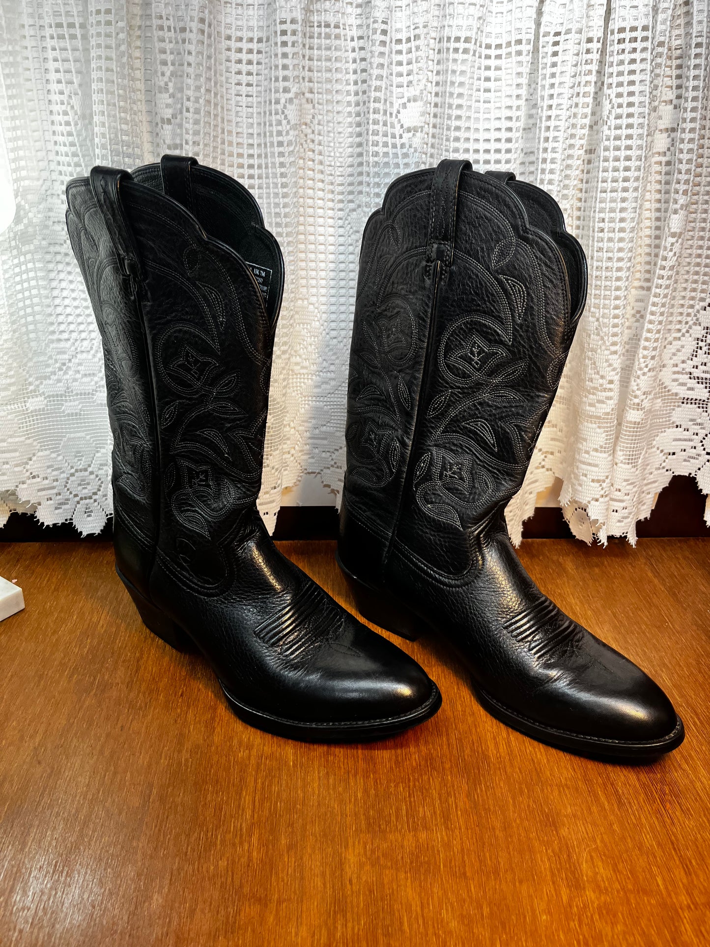 Vintage Black Ariat 9.5 B Cowboy Boots