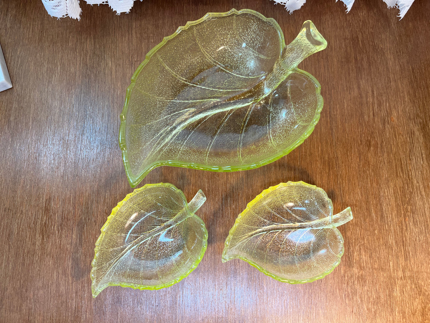 Vintage Set Of 3 Uranium Leaf Glass Dishes