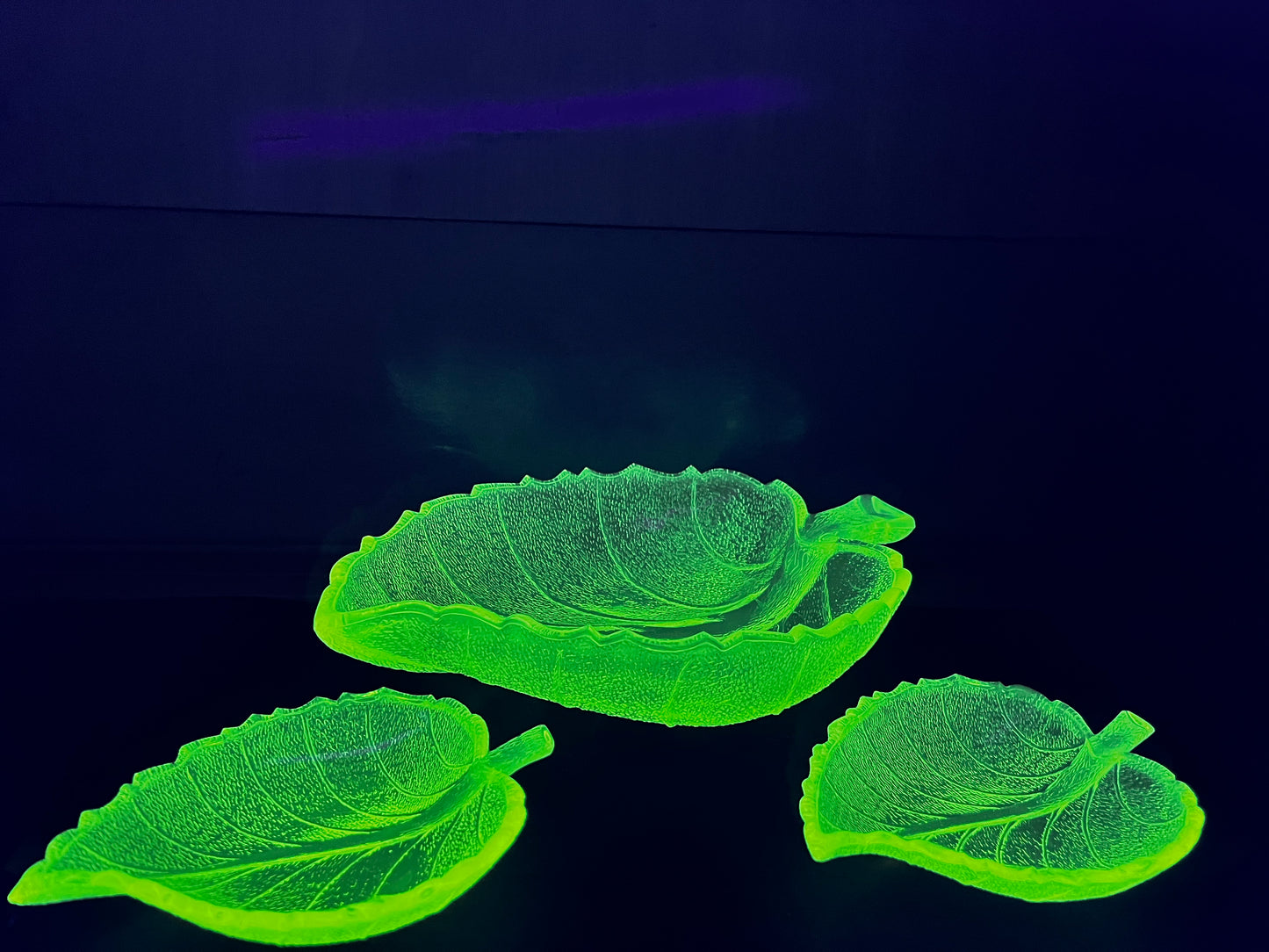 Vintage Set Of 3 Uranium Leaf Glass Dishes