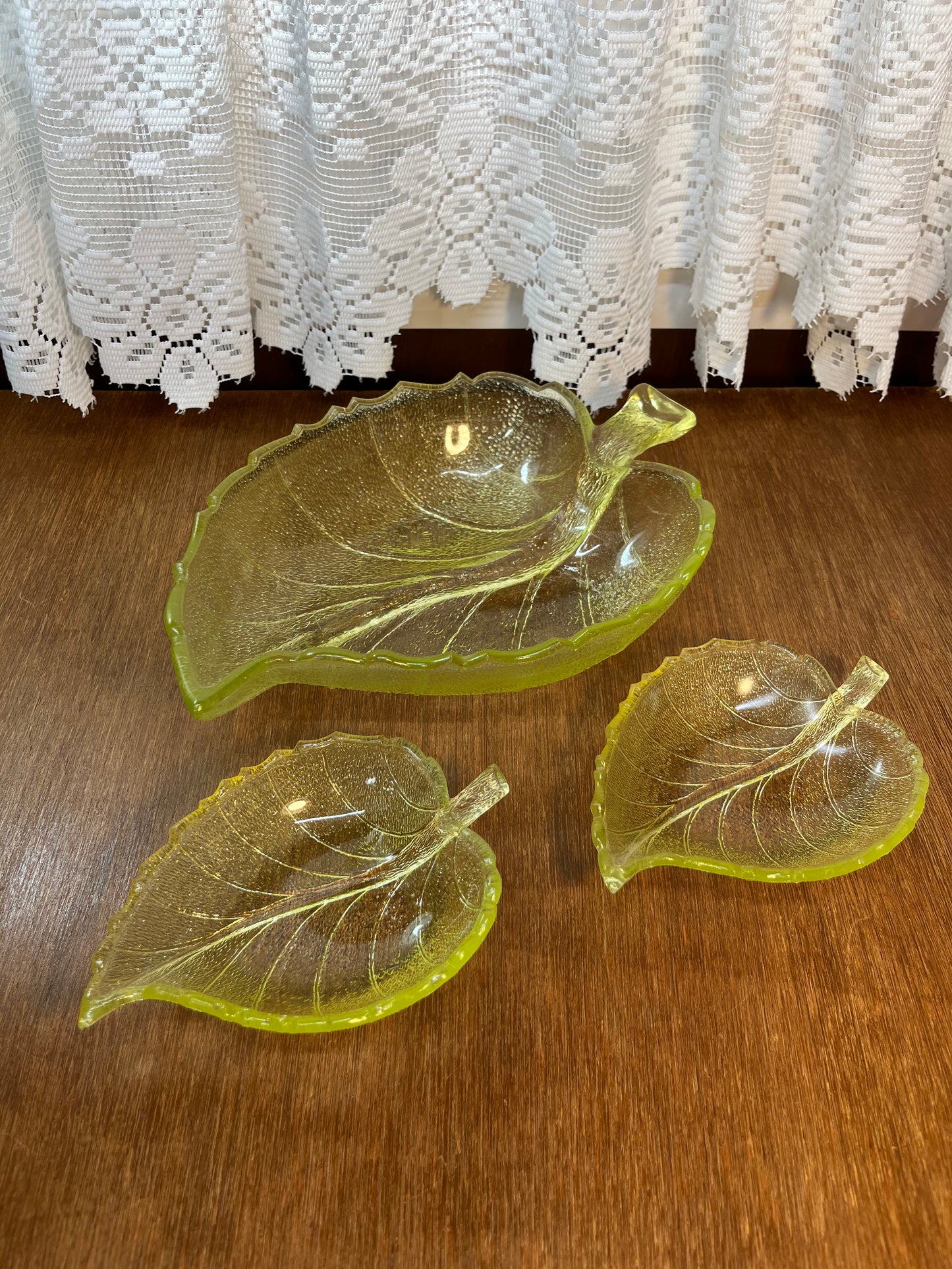 Vintage Set Of 3 Uranium Leaf Glass Dishes