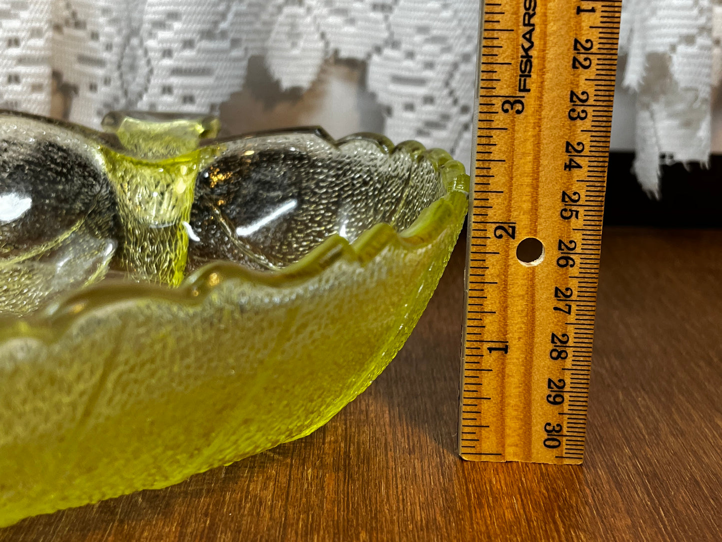 Vintage Set Of 3 Uranium Leaf Glass Dishes