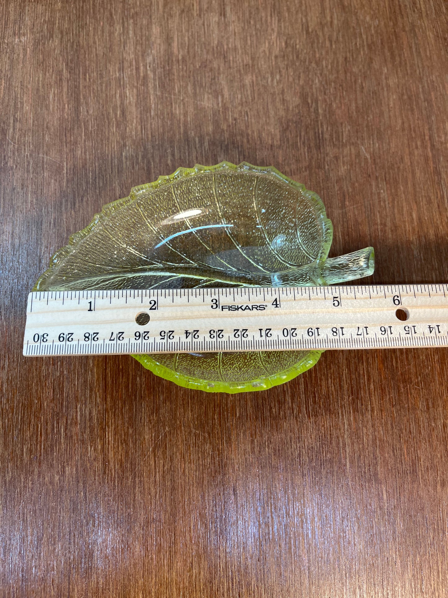 Vintage Set Of 3 Uranium Leaf Glass Dishes