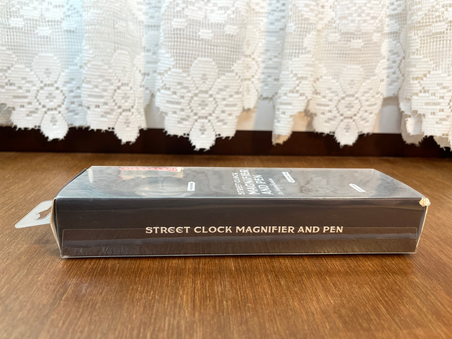 Street Clock Magnifier & Pen Kikkerland