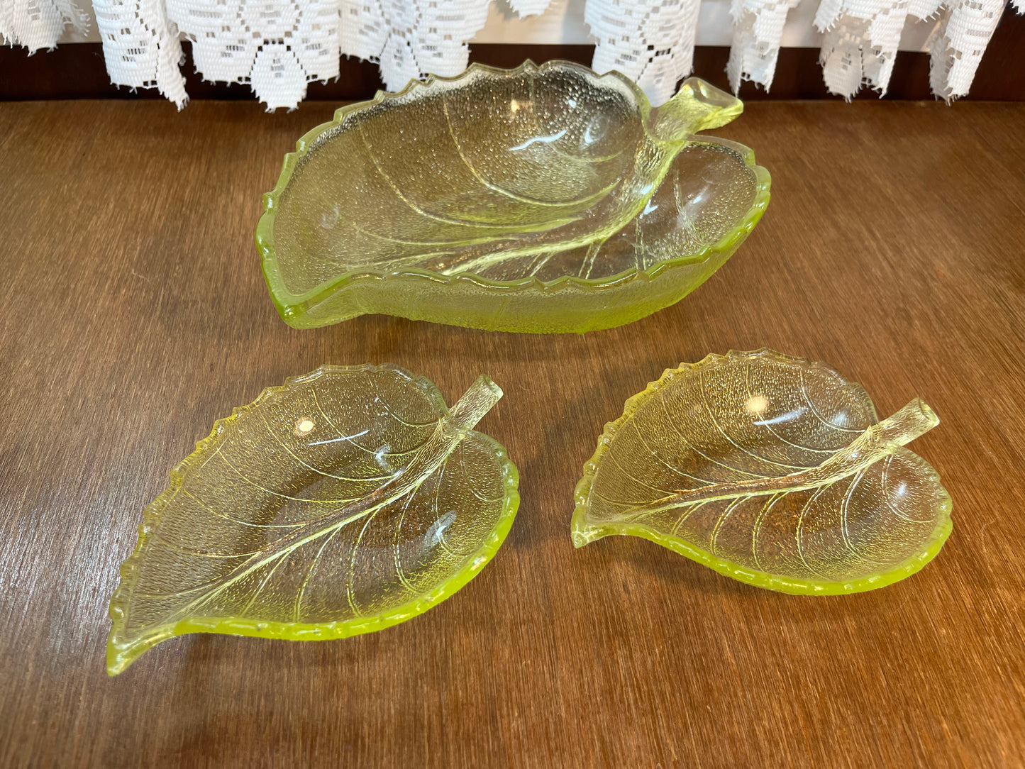 Vintage Set Of 3 Uranium Leaf Glass Dishes