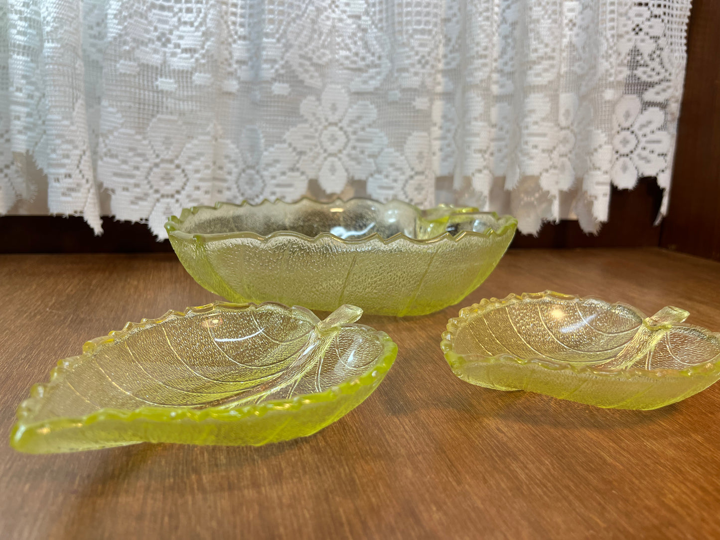 Vintage Set Of 3 Uranium Leaf Glass Dishes