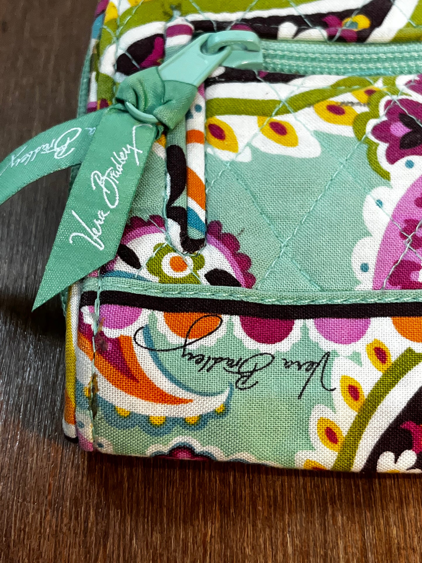 Light Green Quilted Floral Pattern Purse & Wallet