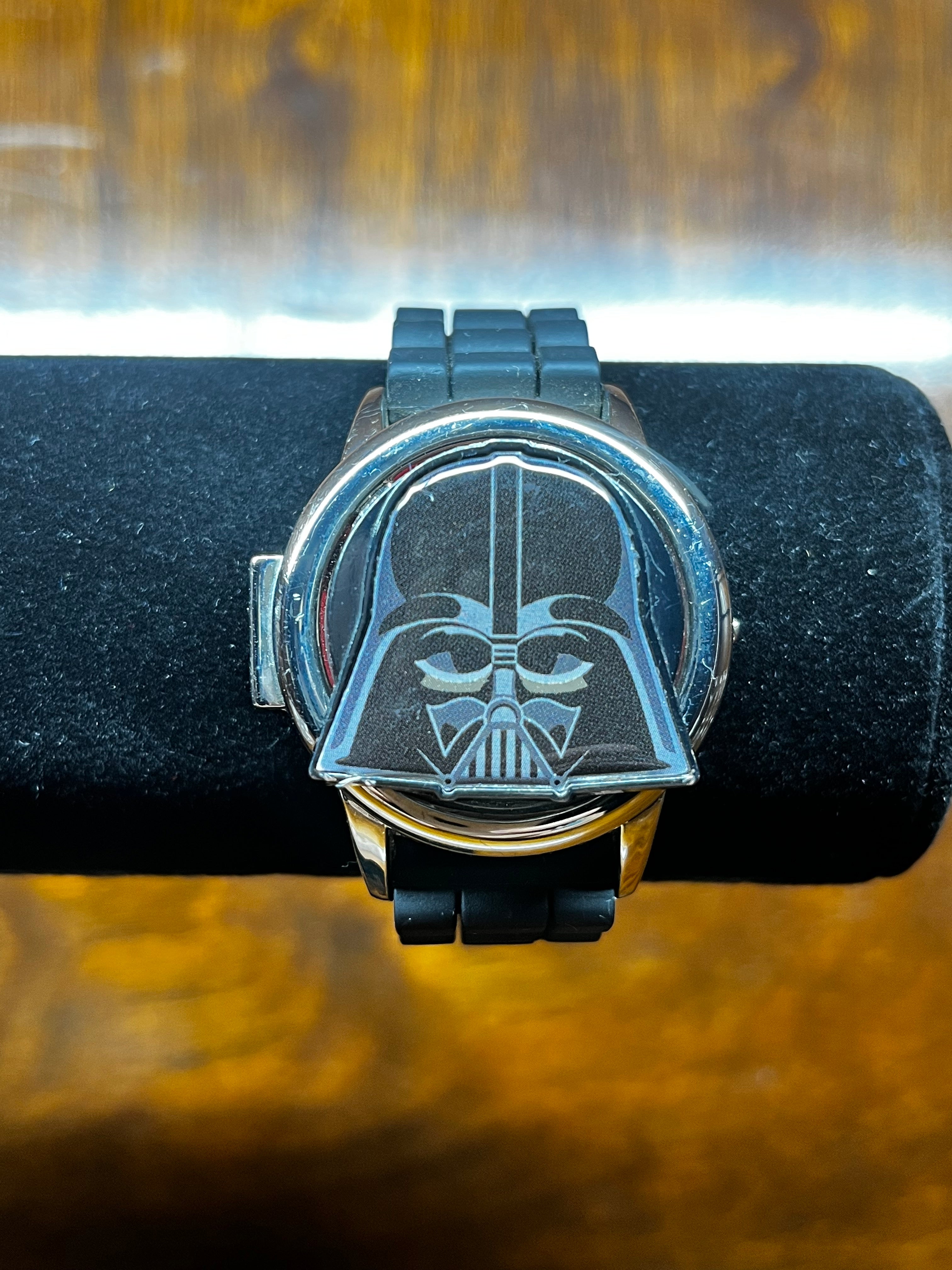 Spinner Star Wars LCD Darth Vader Watch – Traveling with the Moon's