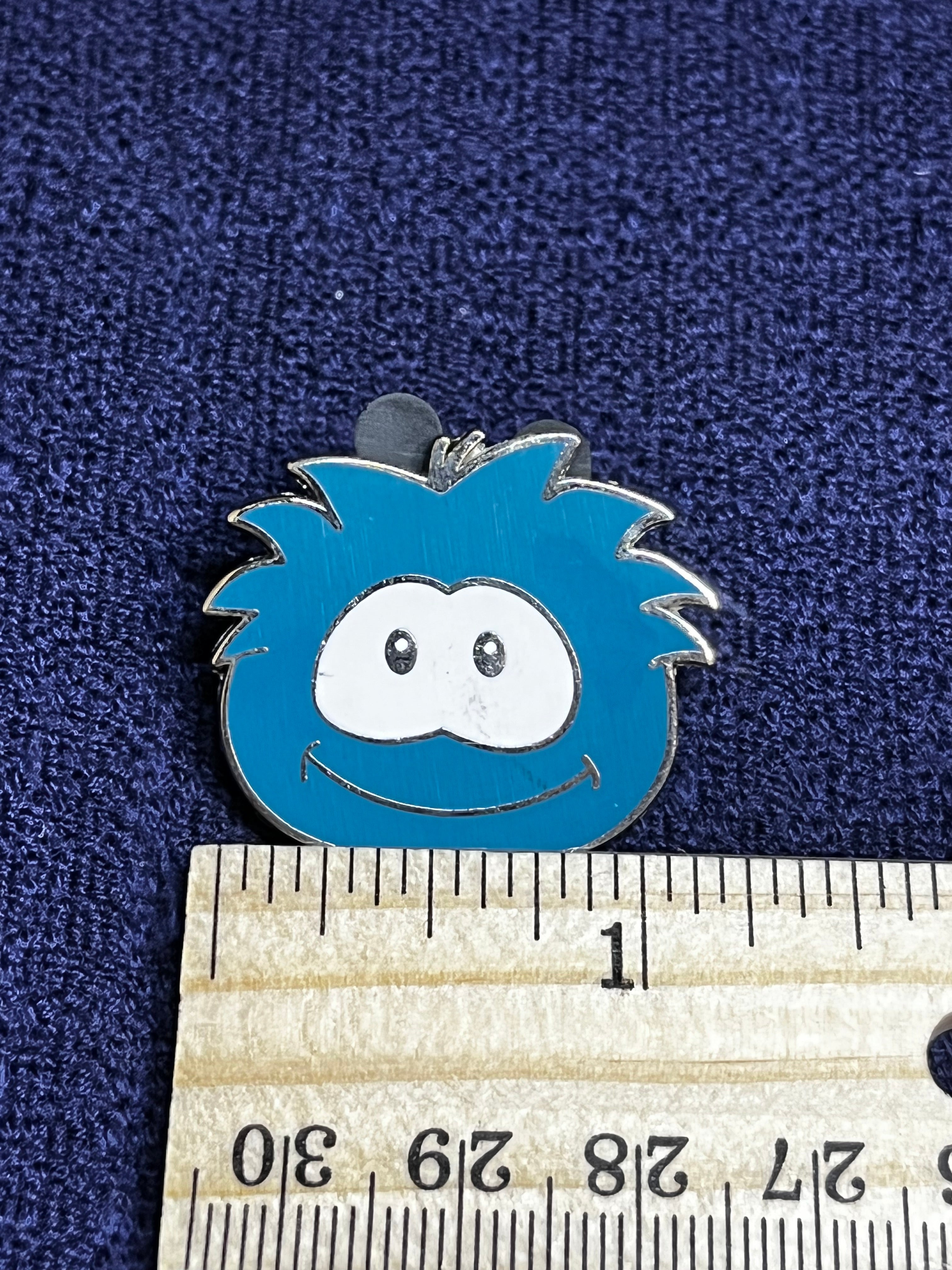 Disney pins Club sale Penguin Puffle