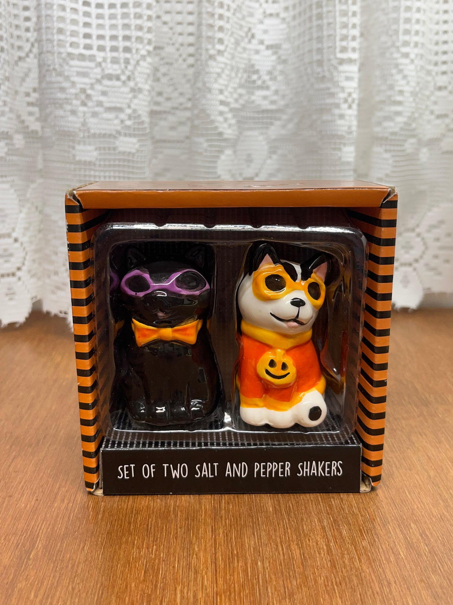 Halloween/Fall Season Set of Two Salt and Pepper Shakers