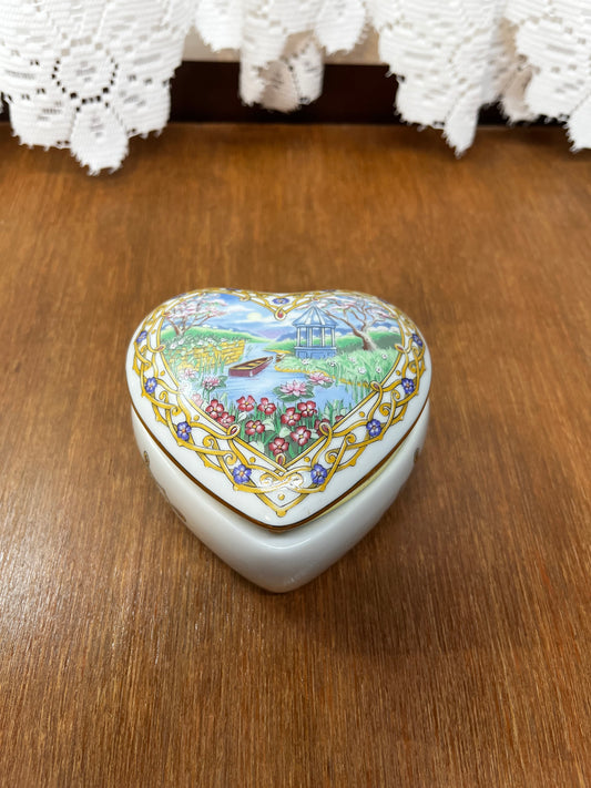 Vintage Heritage House Valentine Serenades Music Heart