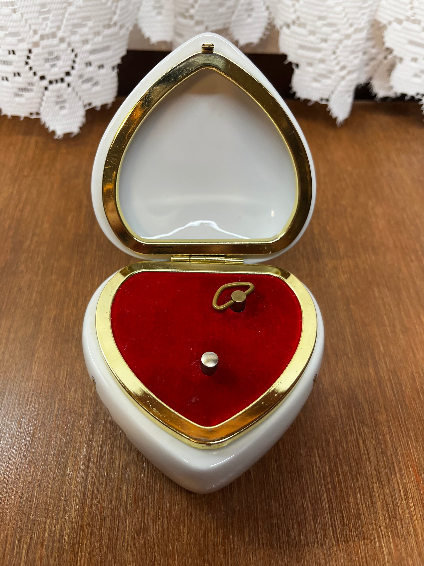 Vintage Heritage House Valentine Serenades Music Heart