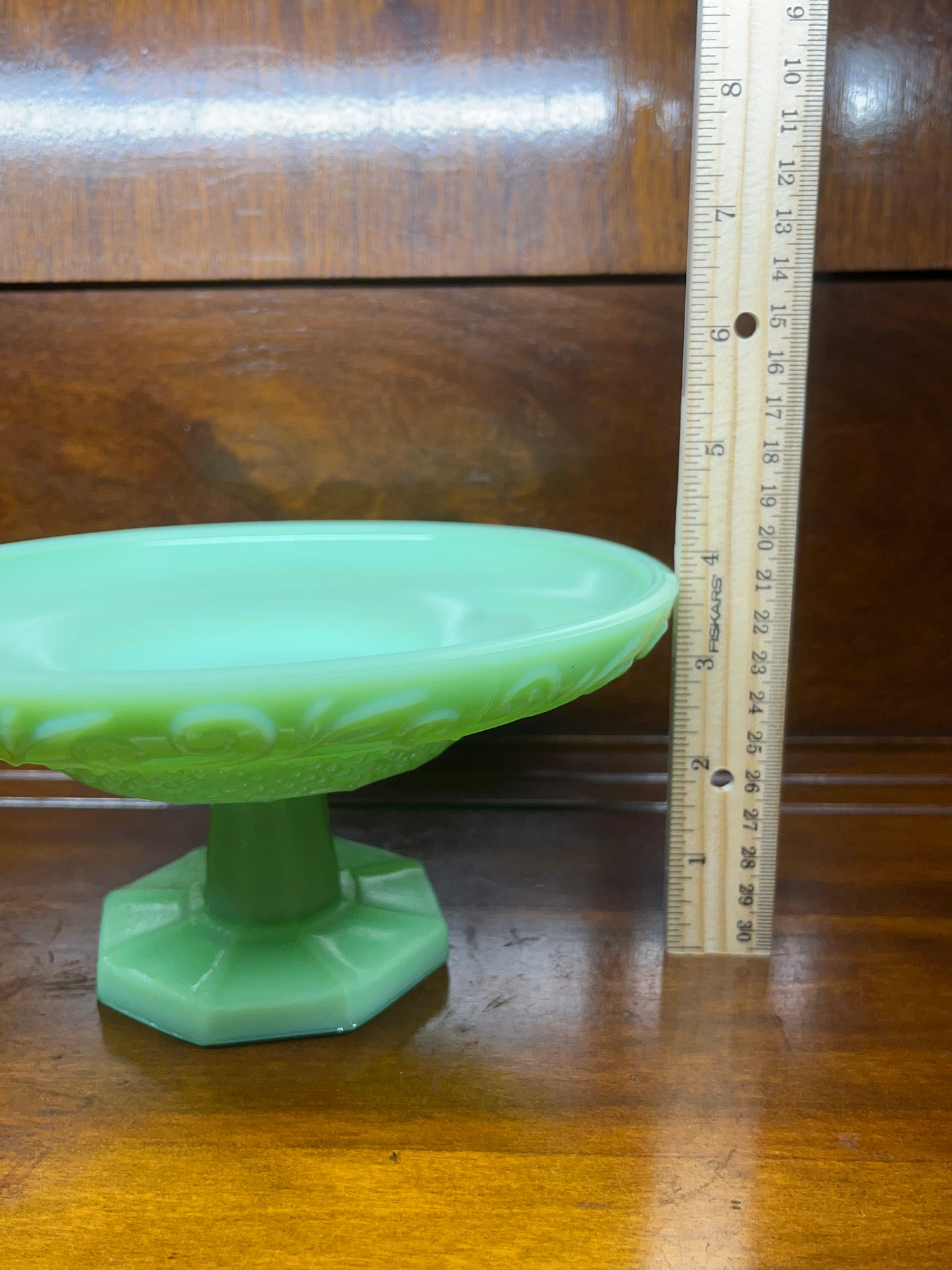 Jadeite Foot Dish